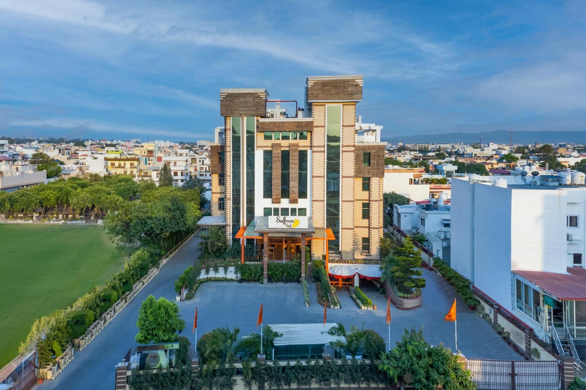 דהראדון Hotel Saffron Leaf מראה חיצוני תמונה
