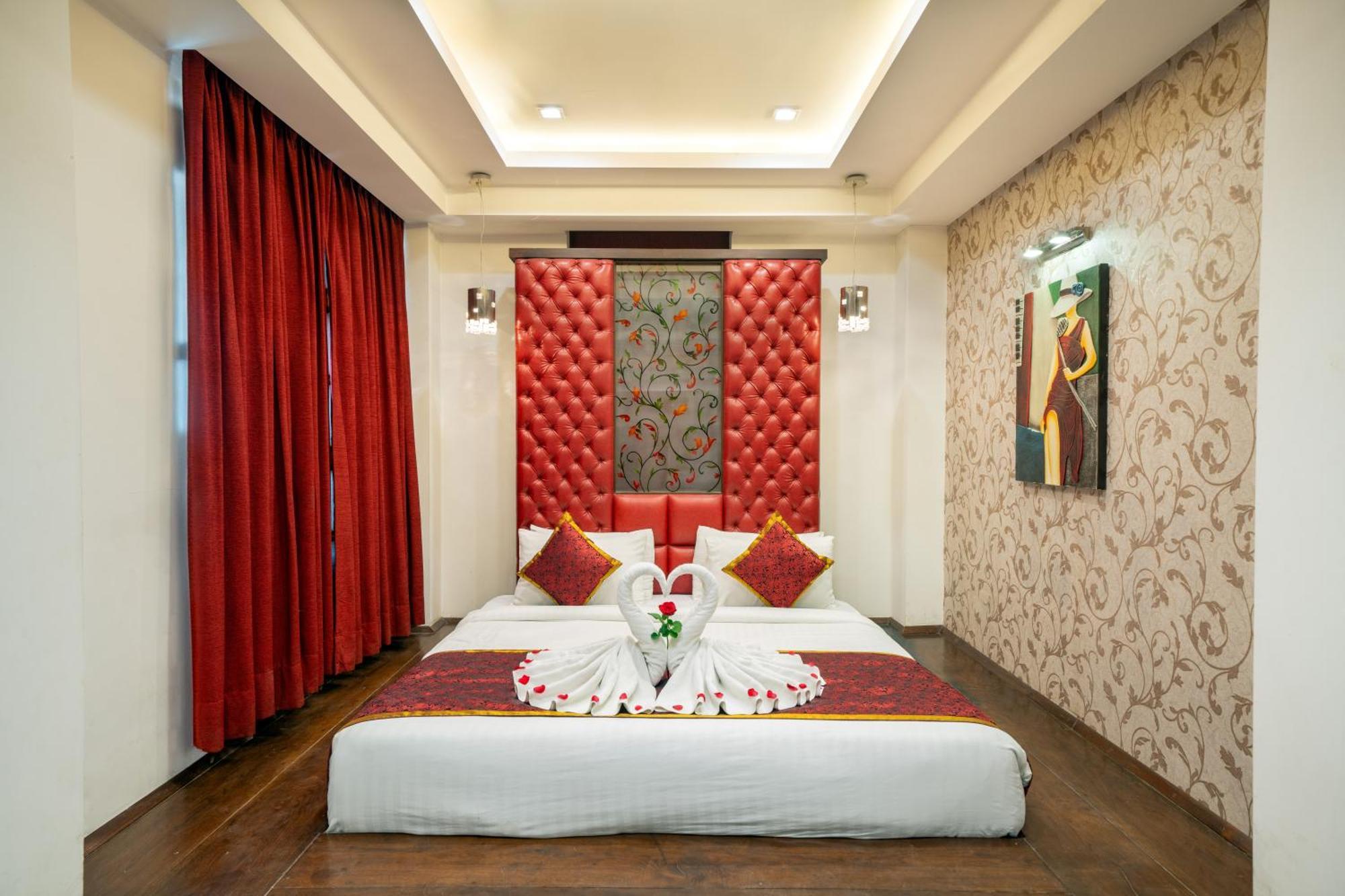 דהראדון Hotel Saffron Leaf מראה חיצוני תמונה