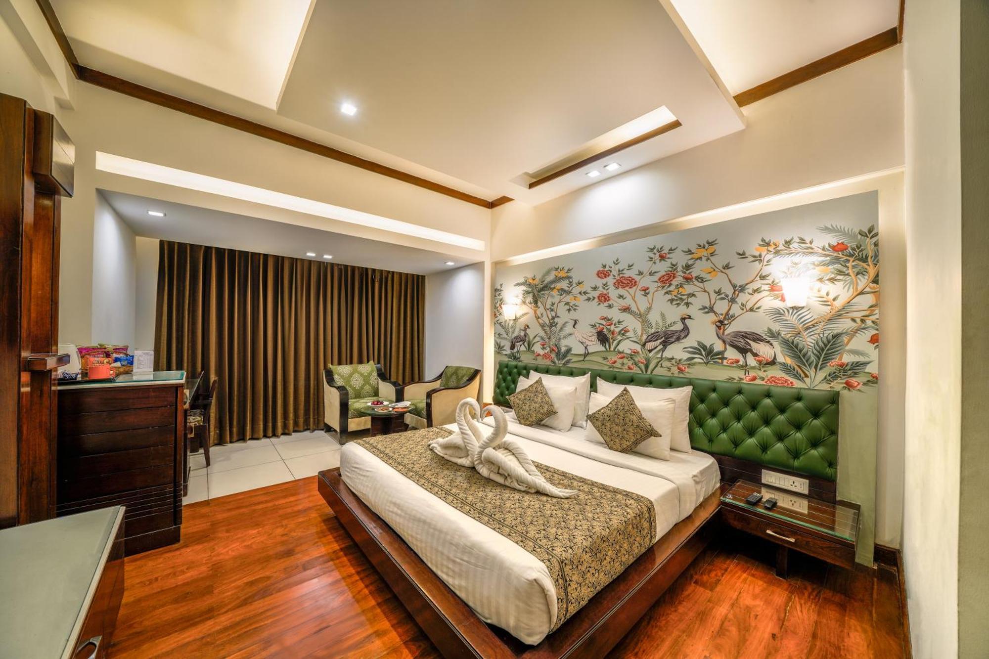 דהראדון Hotel Saffron Leaf מראה חיצוני תמונה