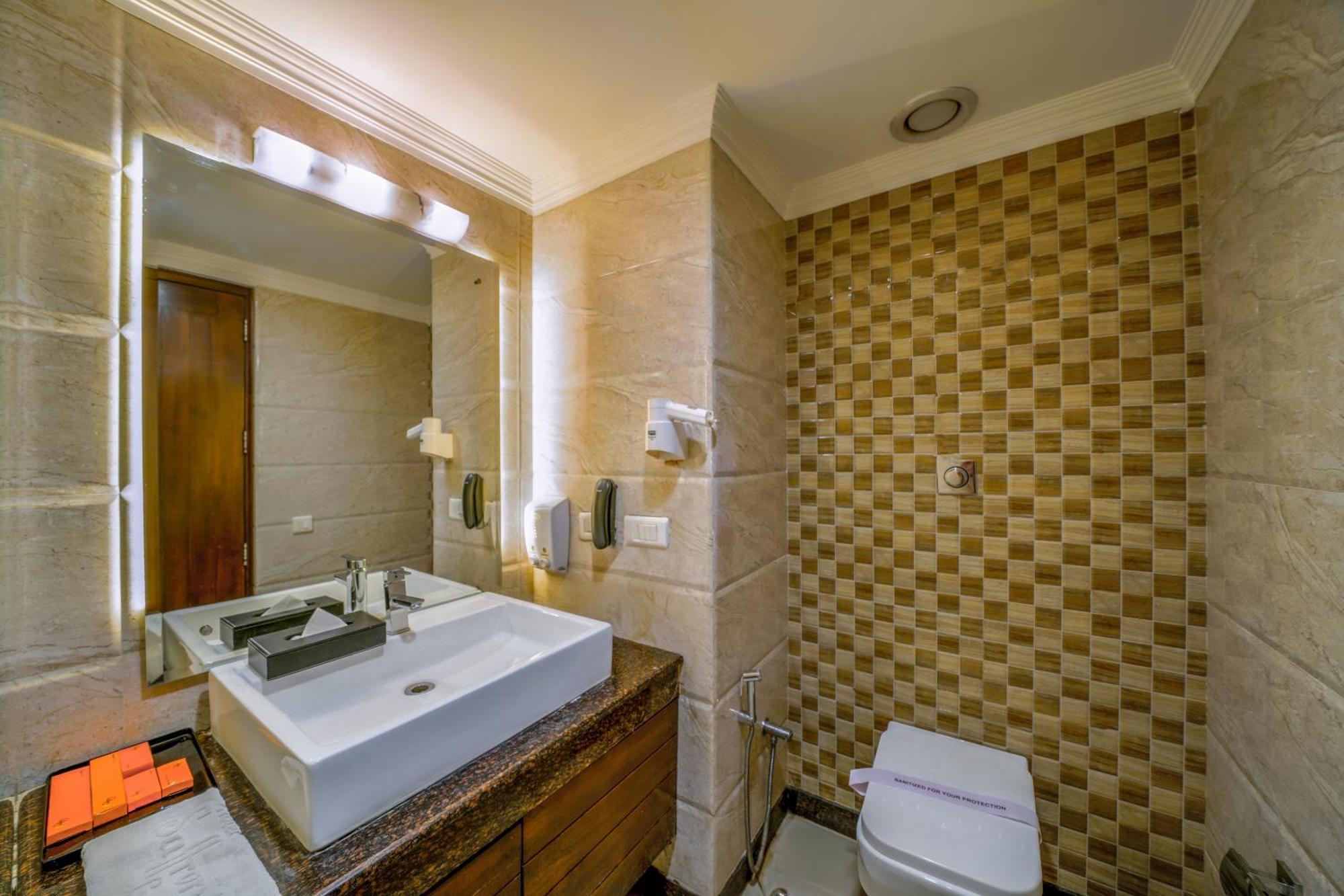 דהראדון Hotel Saffron Leaf מראה חיצוני תמונה
