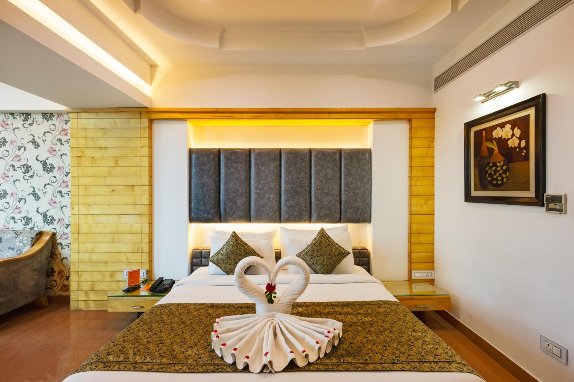 דהראדון Hotel Saffron Leaf מראה חיצוני תמונה