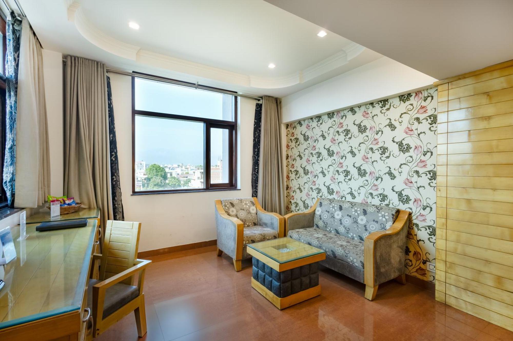 דהראדון Hotel Saffron Leaf מראה חיצוני תמונה