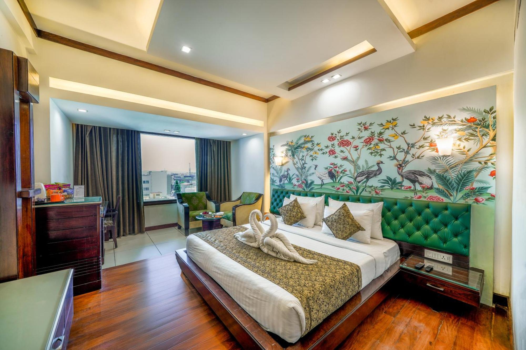 דהראדון Hotel Saffron Leaf מראה חיצוני תמונה