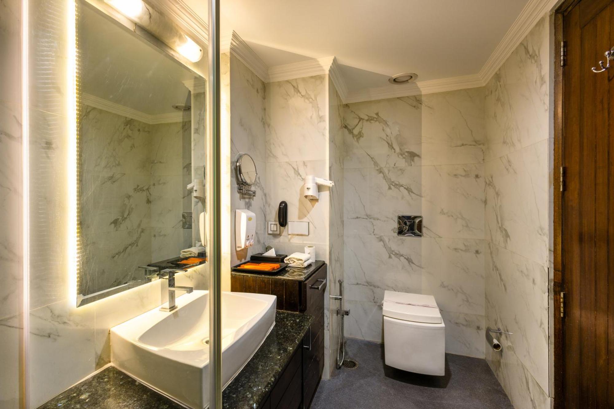דהראדון Hotel Saffron Leaf מראה חיצוני תמונה