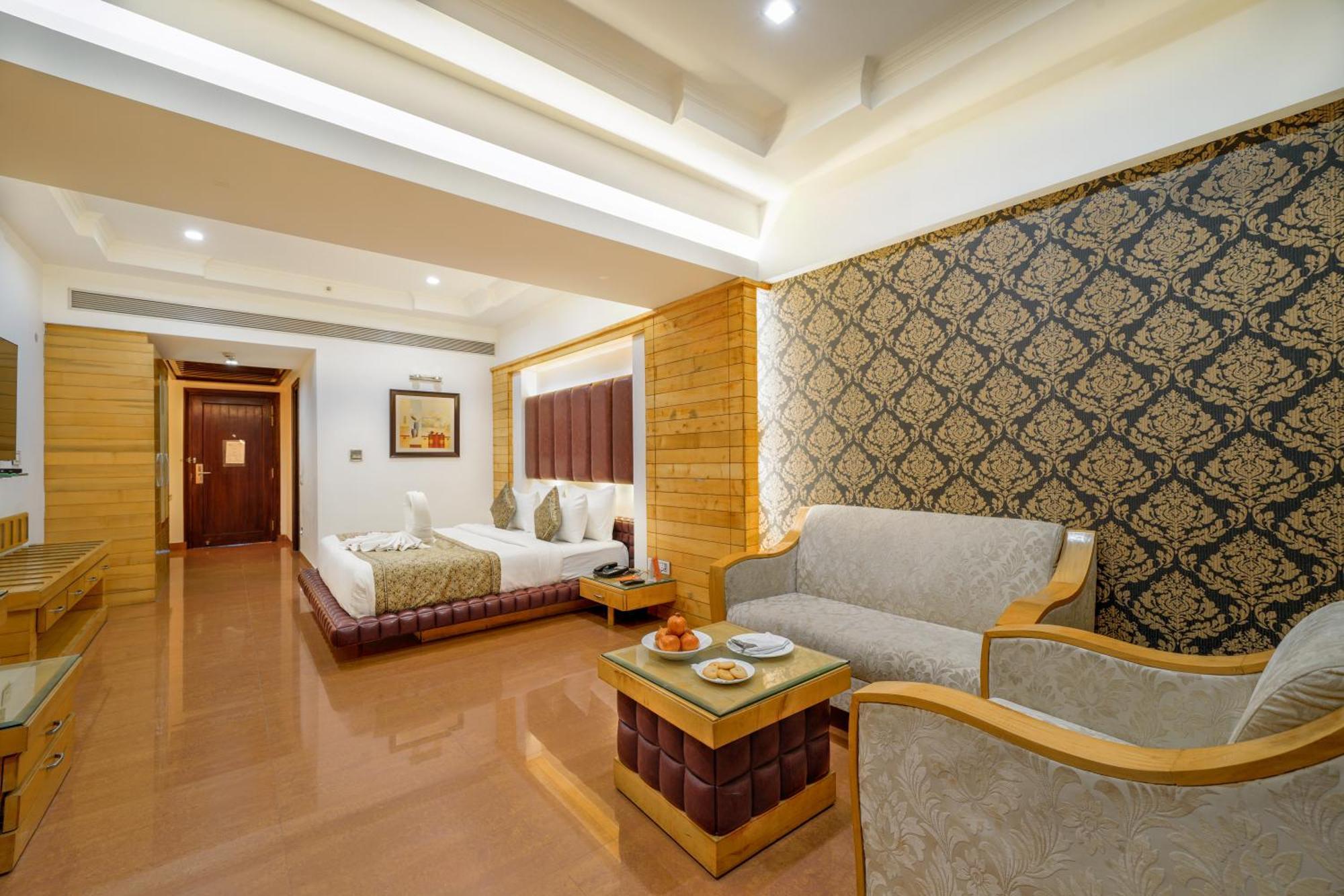 דהראדון Hotel Saffron Leaf מראה חיצוני תמונה