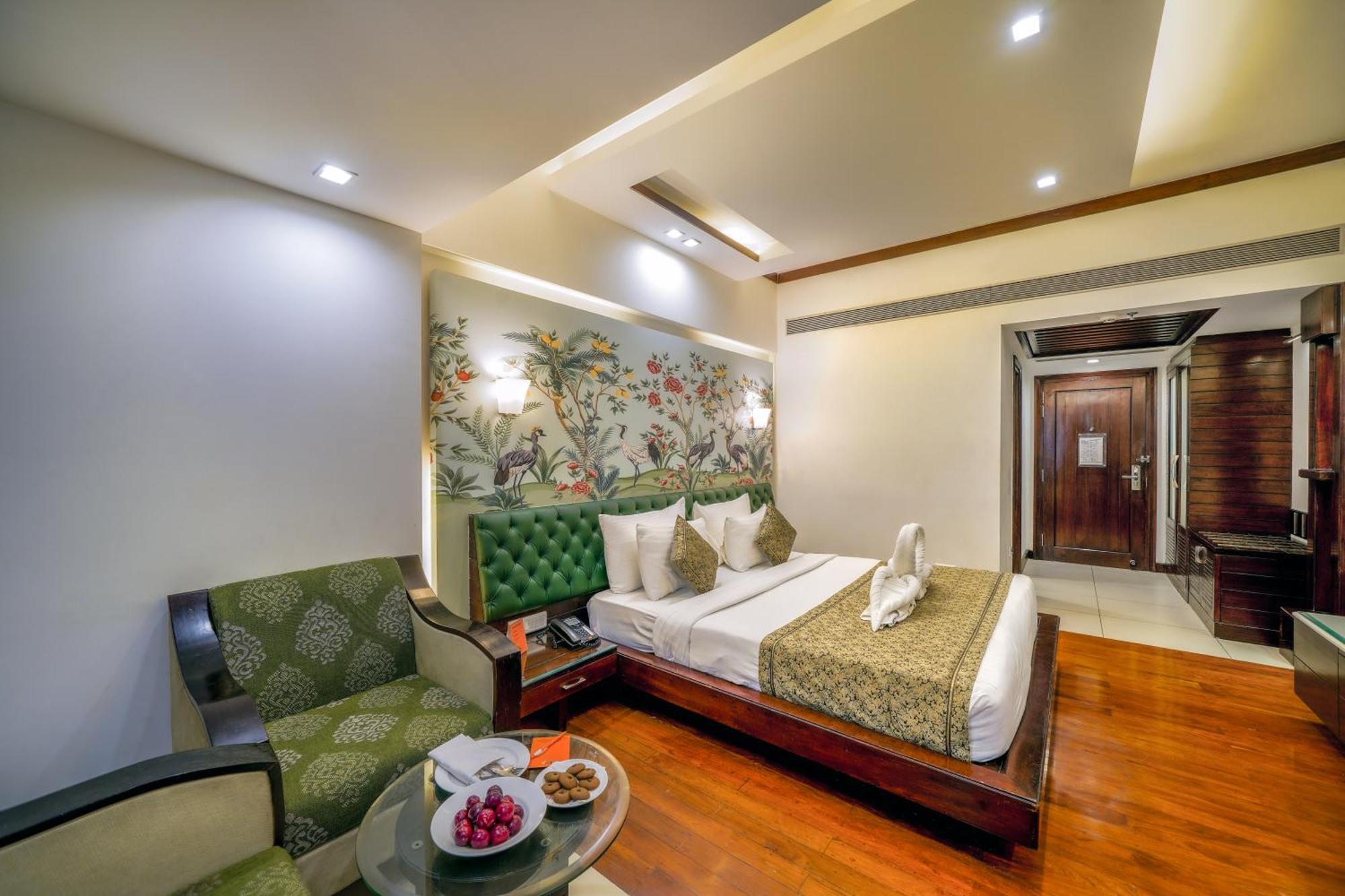 דהראדון Hotel Saffron Leaf מראה חיצוני תמונה