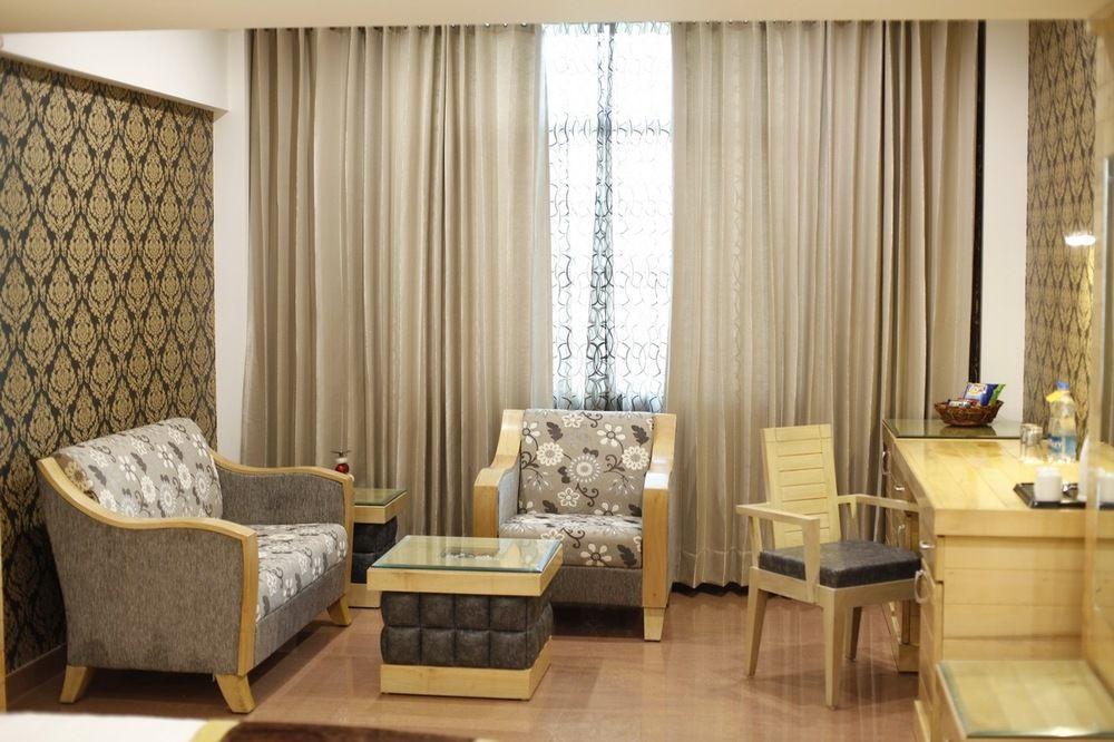 דהראדון Hotel Saffron Leaf מראה חיצוני תמונה