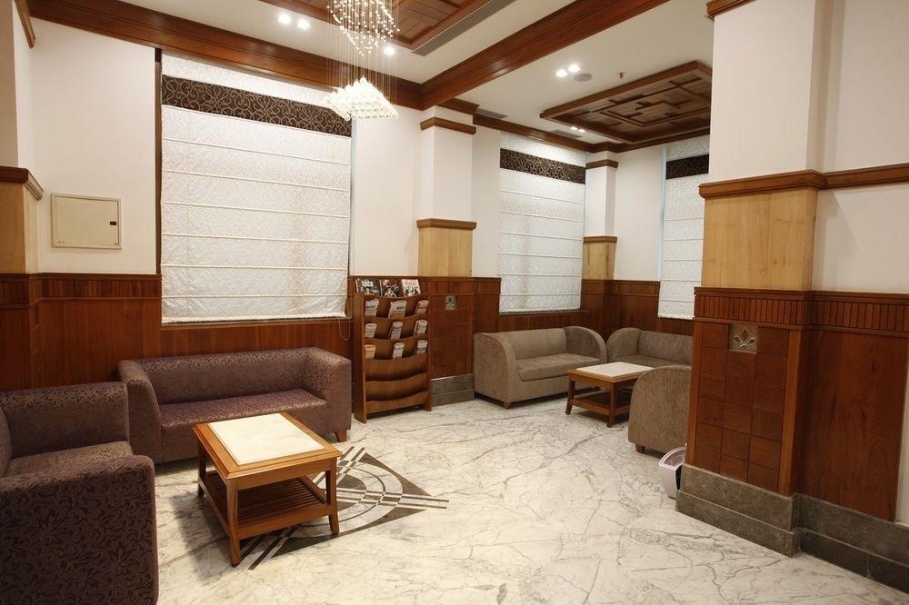 דהראדון Hotel Saffron Leaf מראה חיצוני תמונה