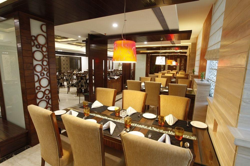 דהראדון Hotel Saffron Leaf מראה חיצוני תמונה